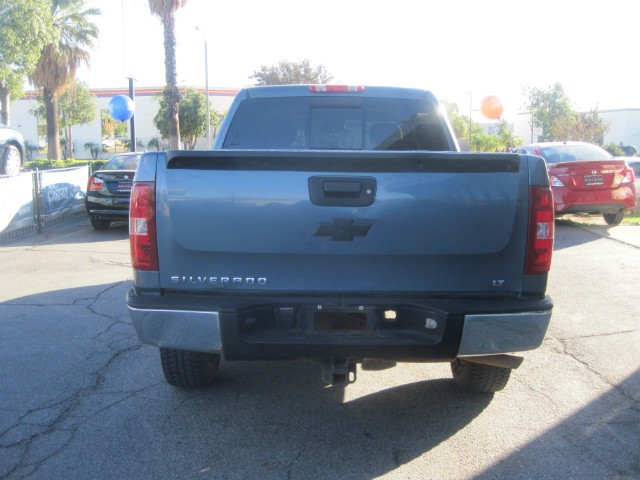 Chevrolet Silverado 1500 Vehicle Full-screen Gallery Image 02