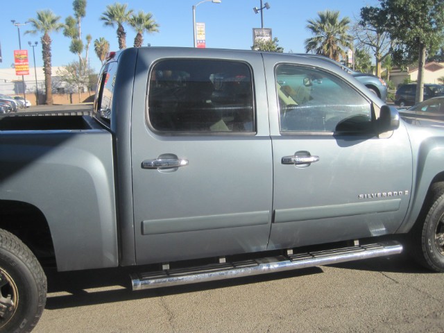 Chevrolet Silverado 1500 Vehicle Full-screen Gallery Image 03