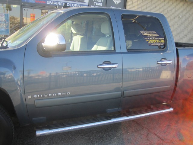 Chevrolet Silverado 1500 Vehicle Full-screen Gallery Image 04