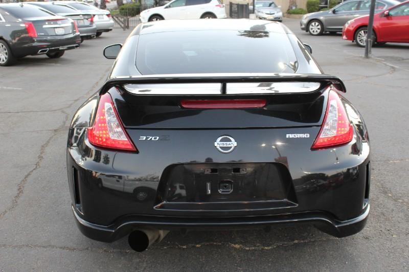 Nissan 370Z Vehicle Full-screen Gallery Image 04