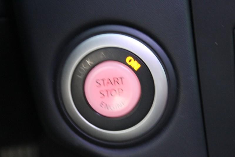 Nissan 370Z Vehicle Full-screen Gallery Image 09