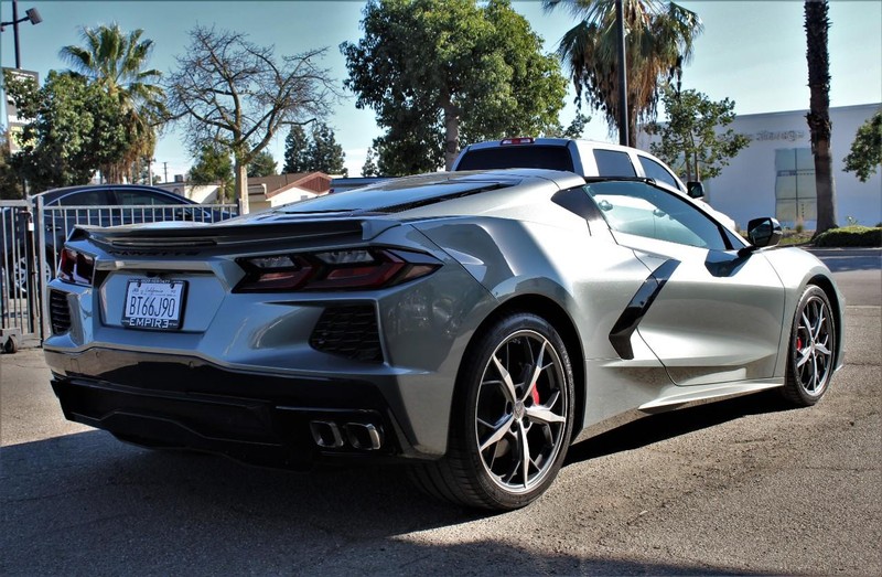 Chevrolet Corvette Vehicle Full-screen Gallery Image 04