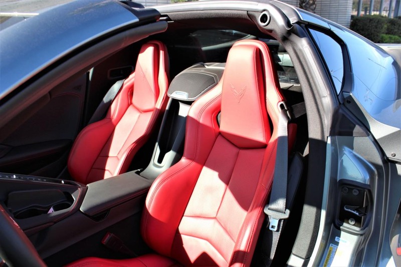 Chevrolet Corvette Vehicle Full-screen Gallery Image 09