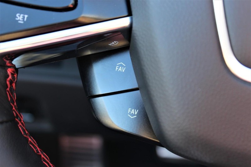 Chevrolet Corvette Vehicle Full-screen Gallery Image 14