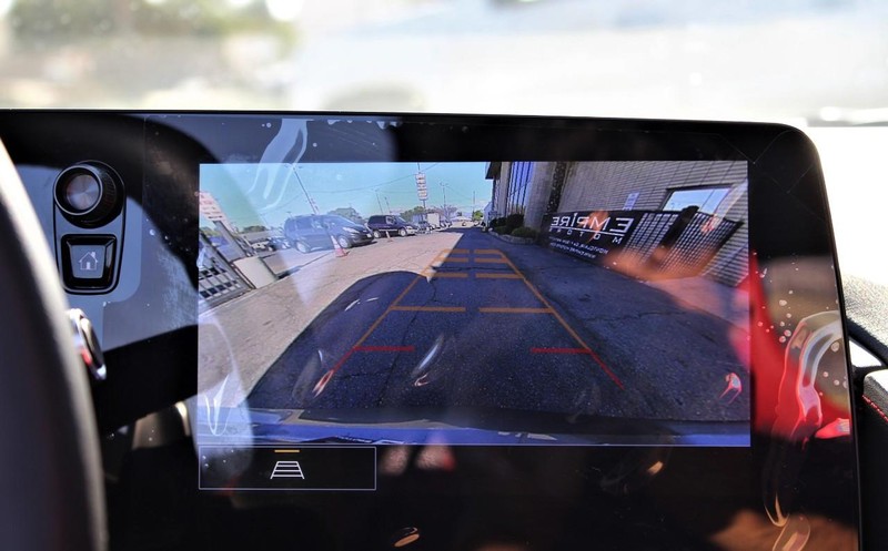 Chevrolet Corvette Vehicle Full-screen Gallery Image 18