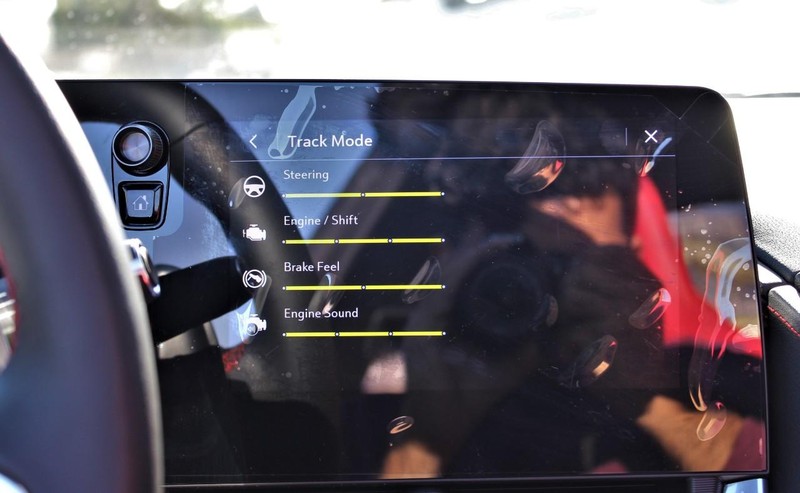 Chevrolet Corvette Vehicle Full-screen Gallery Image 19