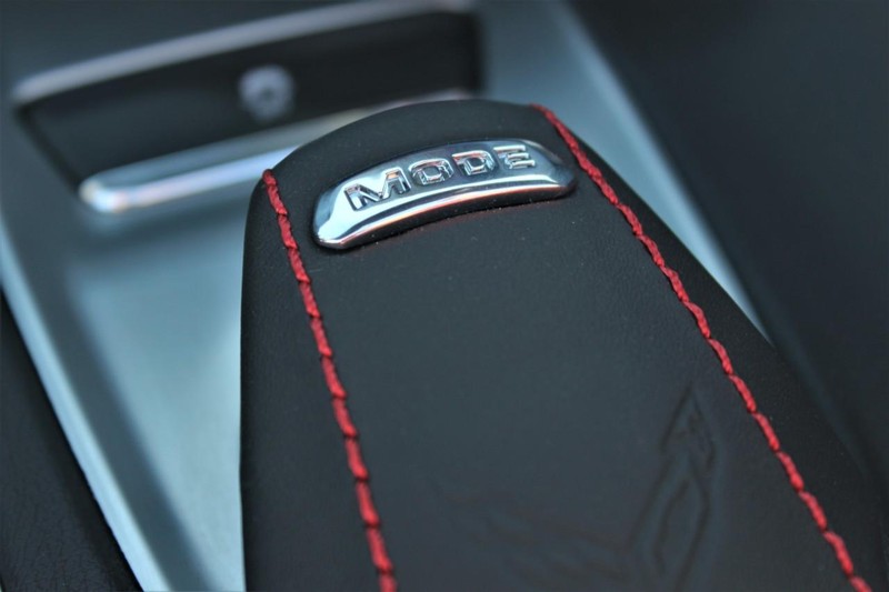 Chevrolet Corvette Vehicle Full-screen Gallery Image 21