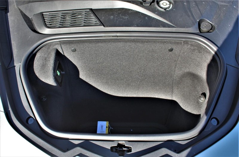 Chevrolet Corvette Vehicle Full-screen Gallery Image 23