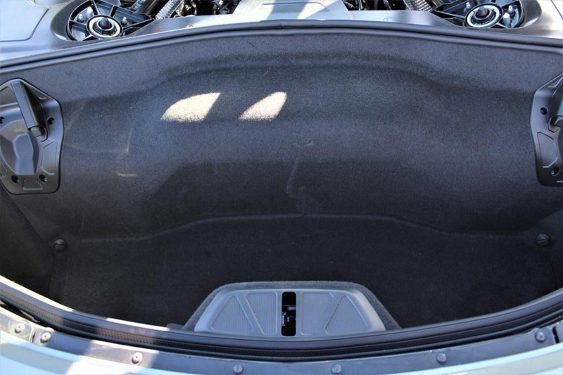 Chevrolet Corvette Vehicle Full-screen Gallery Image 24