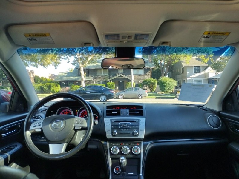 Mazda MAZDA6 Vehicle Full-screen Gallery Image 05