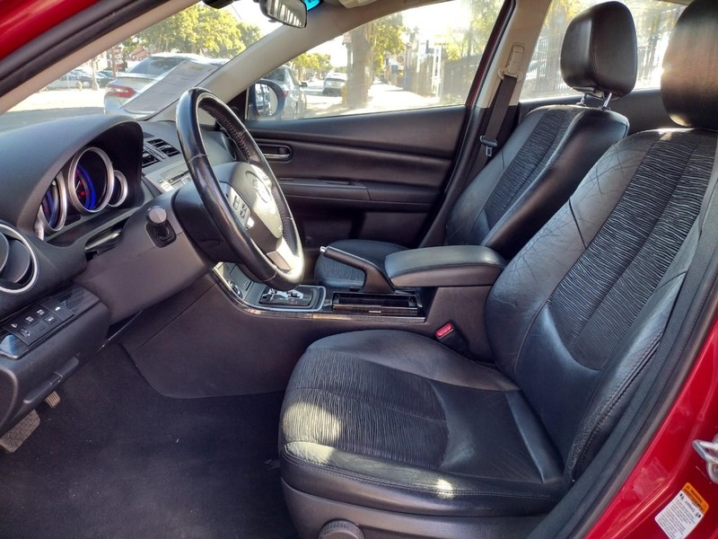 Mazda MAZDA6 Vehicle Full-screen Gallery Image 10