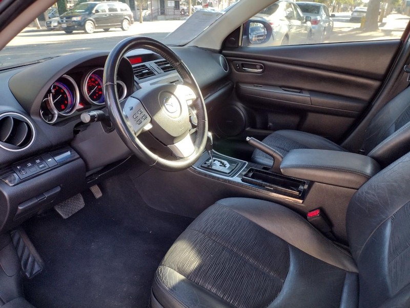 Mazda MAZDA6 Vehicle Full-screen Gallery Image 13