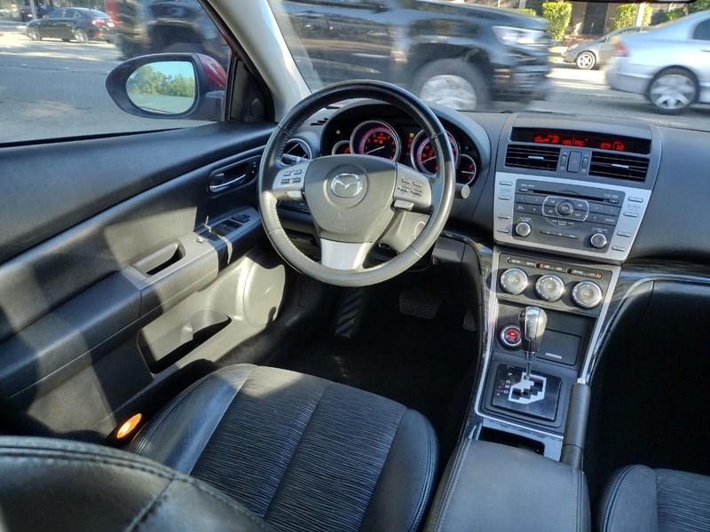 Mazda MAZDA6 Vehicle Full-screen Gallery Image 14