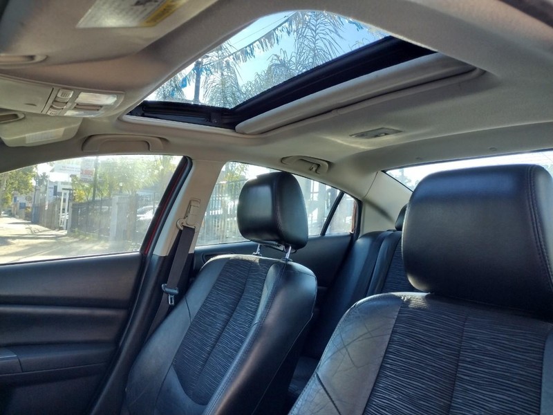 Mazda MAZDA6 Vehicle Full-screen Gallery Image 16