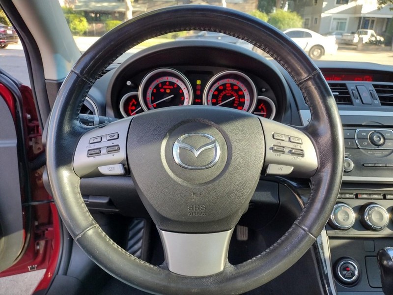 Mazda MAZDA6 Vehicle Full-screen Gallery Image 19