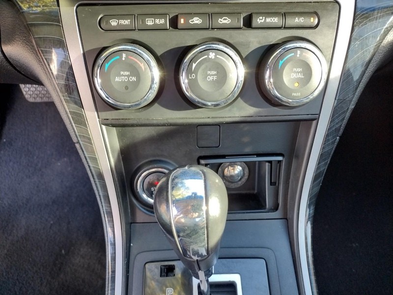 Mazda MAZDA6 Vehicle Full-screen Gallery Image 21