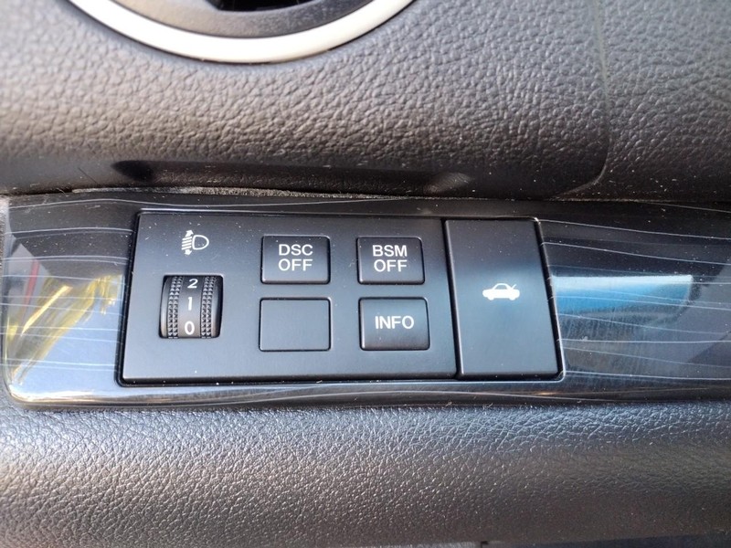 Mazda MAZDA6 Vehicle Full-screen Gallery Image 25