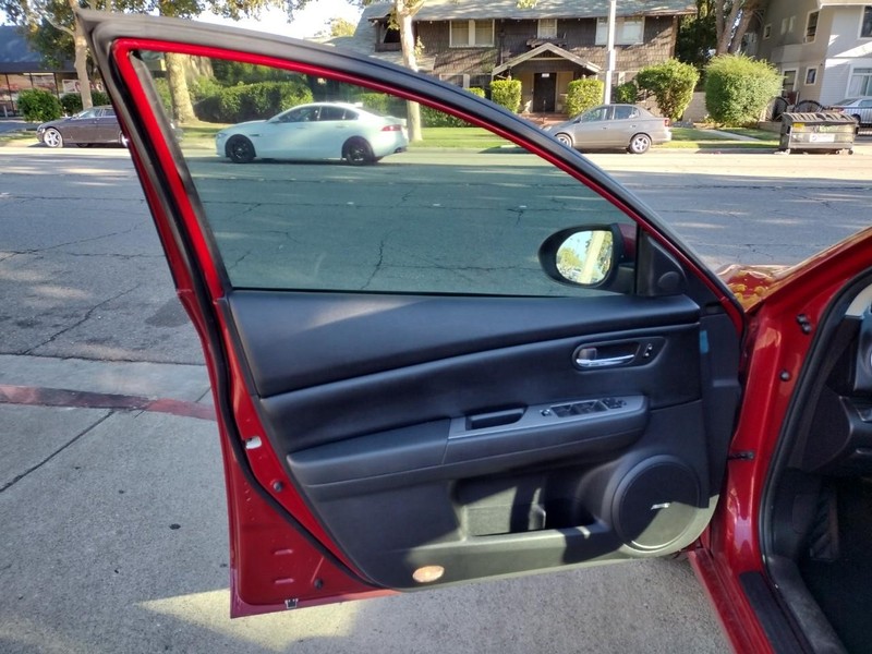 Mazda MAZDA6 Vehicle Full-screen Gallery Image 28