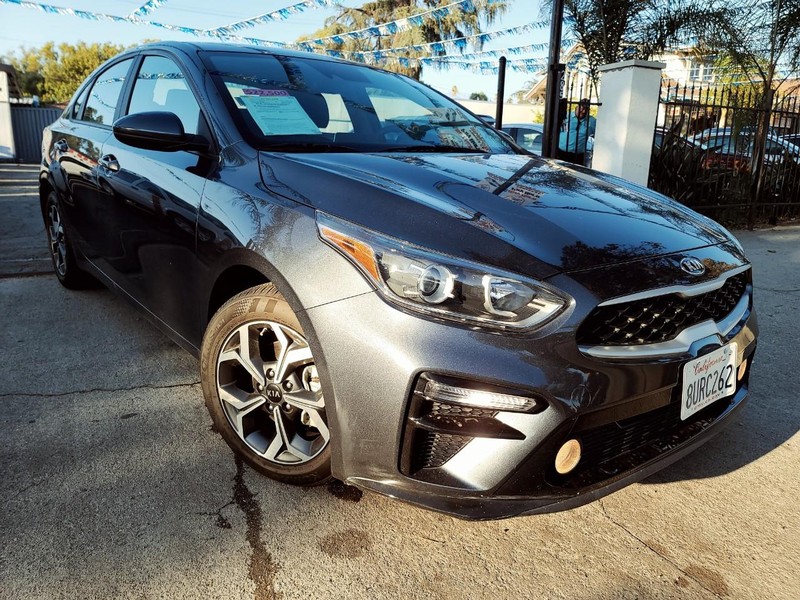 Kia Forte Vehicle Full-screen Gallery Image 05