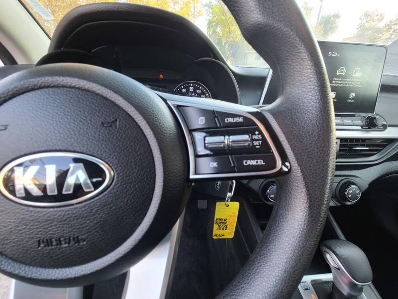 Kia Forte Vehicle Full-screen Gallery Image 06