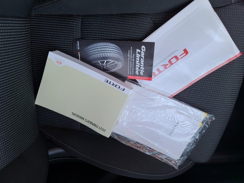 Kia Forte Vehicle Full-screen Gallery Image 10