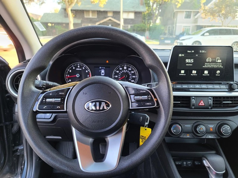 Kia Forte Vehicle Full-screen Gallery Image 14