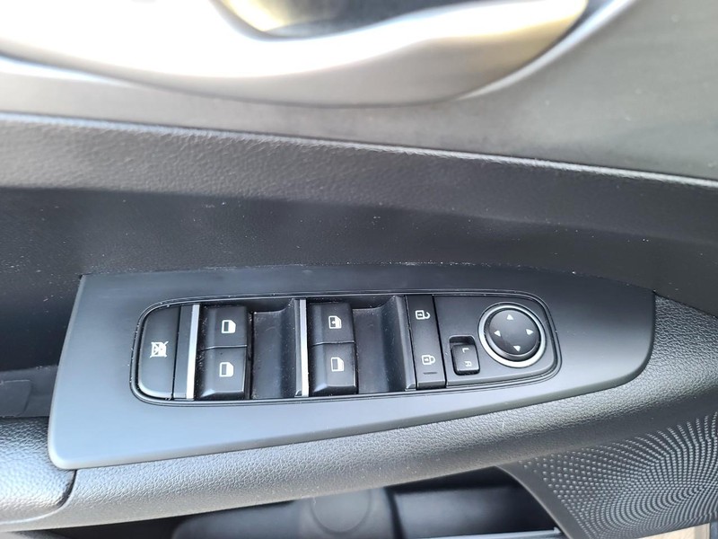 Kia Forte Vehicle Full-screen Gallery Image 17