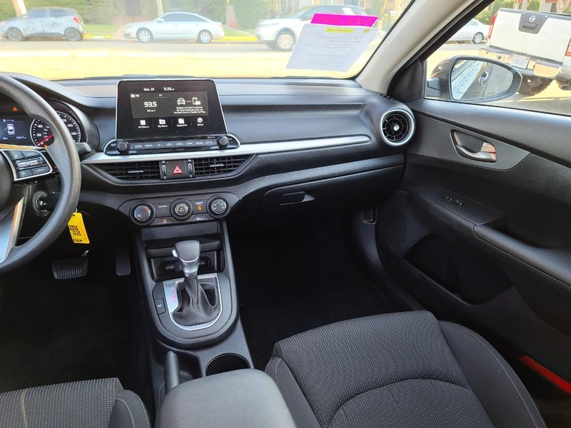 Kia Forte Vehicle Full-screen Gallery Image 21