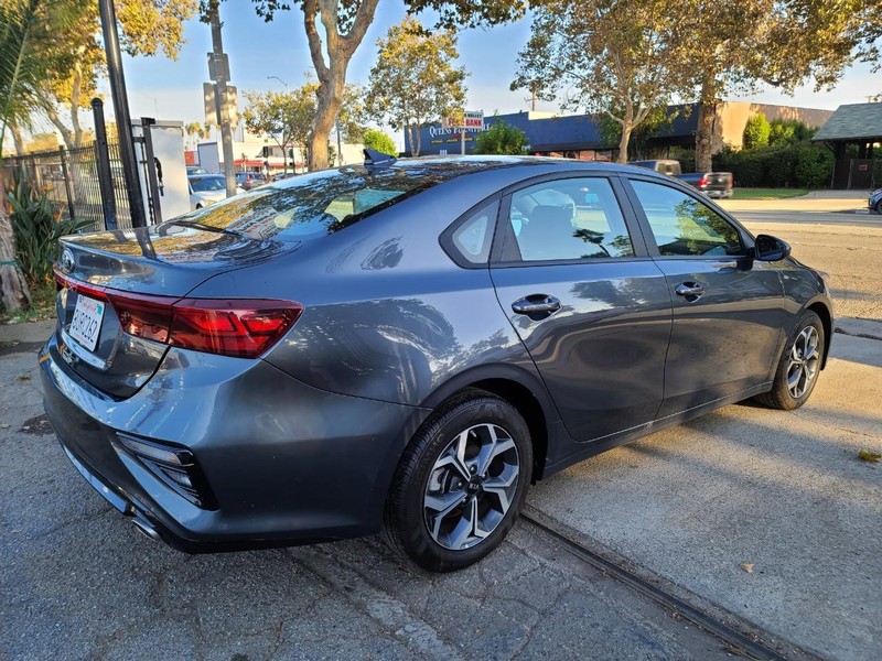 Kia Forte Vehicle Full-screen Gallery Image 28