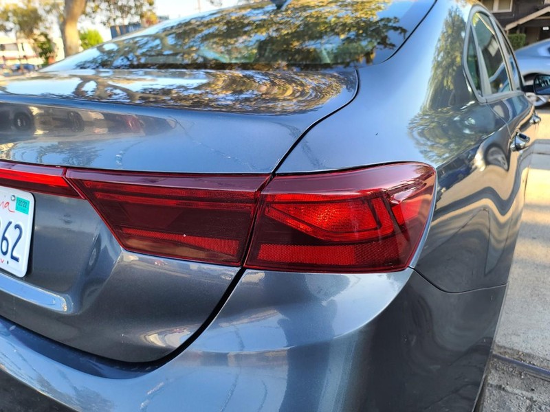 Kia Forte Vehicle Full-screen Gallery Image 30