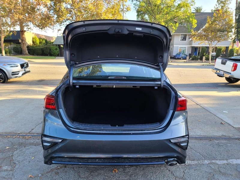 Kia Forte Vehicle Full-screen Gallery Image 31