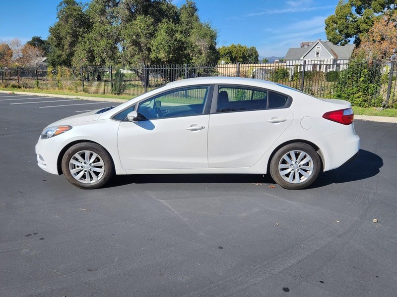 Kia Forte Vehicle Full-screen Gallery Image 02