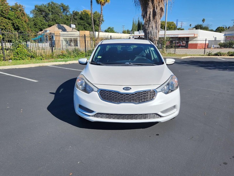 Kia Forte Vehicle Full-screen Gallery Image 03