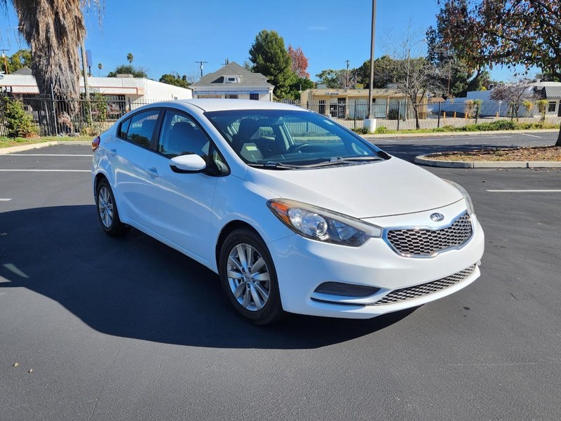 Kia Forte Vehicle Full-screen Gallery Image 04