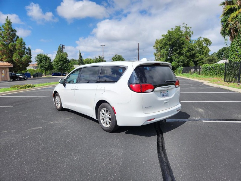 2017 Chrysler Pacifica Touring photo
