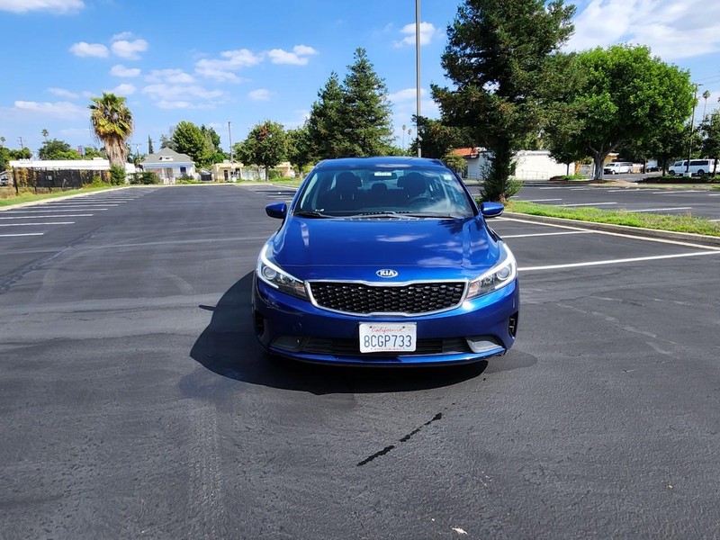 Kia Forte Vehicle Full-screen Gallery Image 02