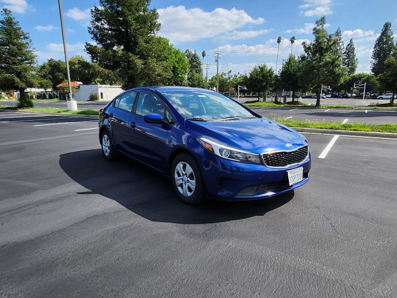 Kia Forte Vehicle Full-screen Gallery Image 07