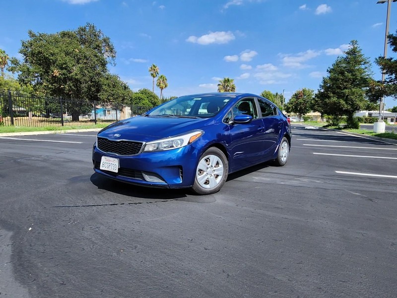 Kia Forte Vehicle Full-screen Gallery Image 11
