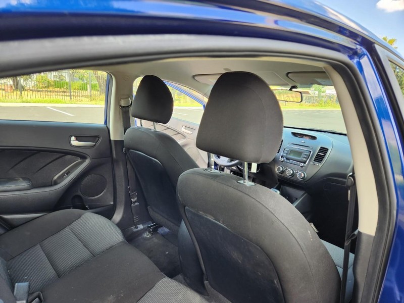 Kia Forte Vehicle Full-screen Gallery Image 12