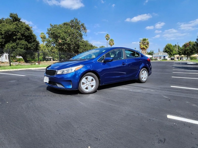 Kia Forte Vehicle Full-screen Gallery Image 13
