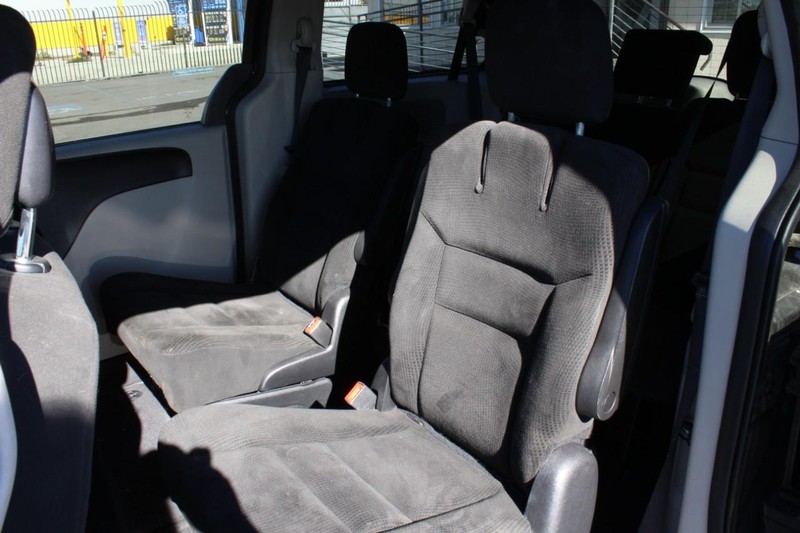 Dodge Grand Caravan Vehicle Full-screen Gallery Image 05