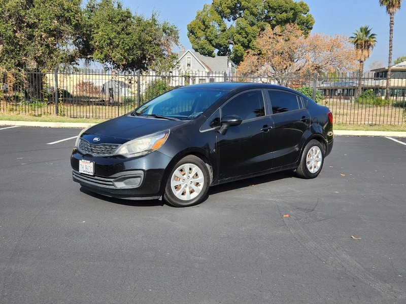 Kia Rio Vehicle Full-screen Gallery Image 01