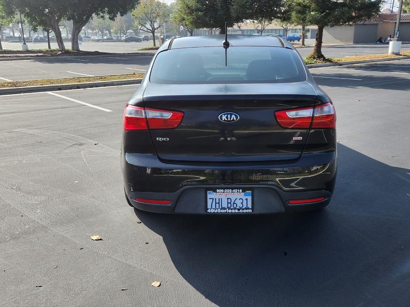 Kia Rio Vehicle Full-screen Gallery Image 04