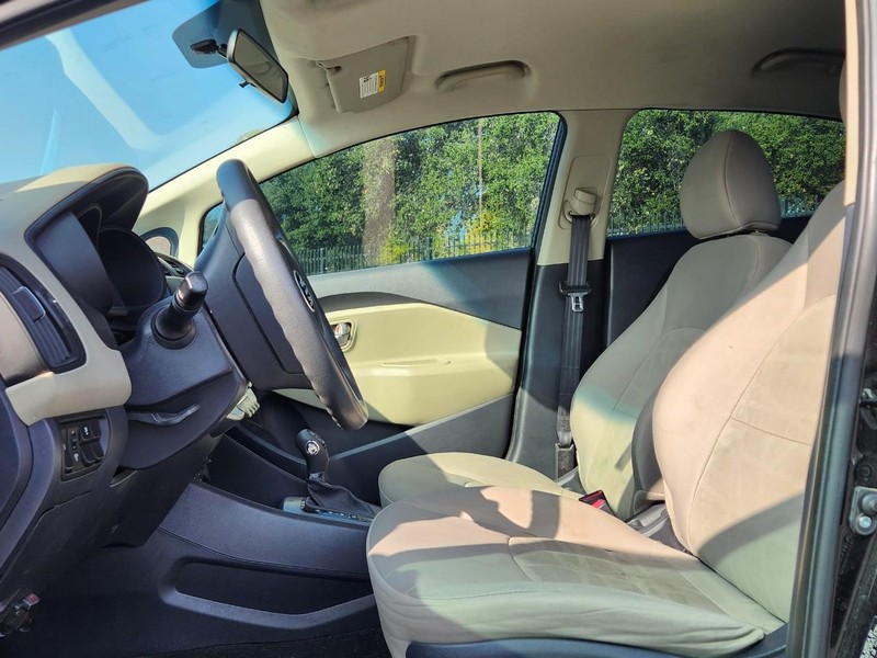 Kia Rio Vehicle Full-screen Gallery Image 08