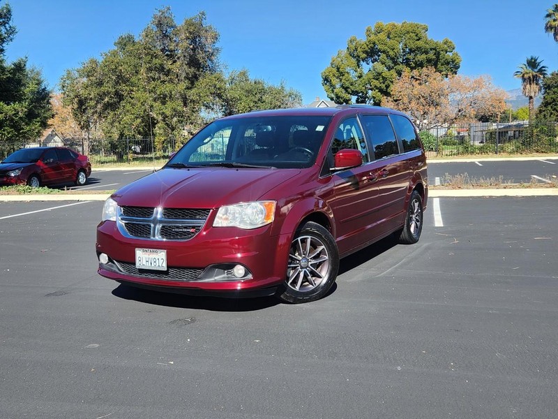 Dodge Grand Caravan Vehicle Full-screen Gallery Image 02