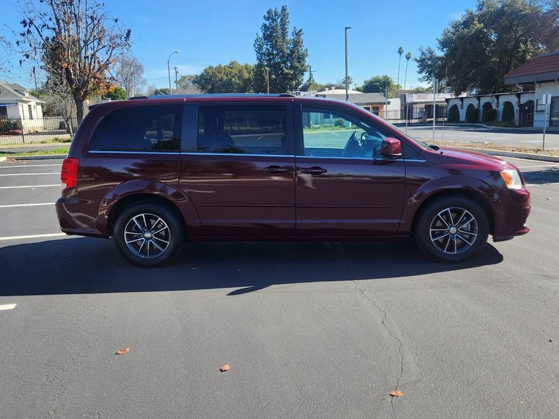 Dodge Grand Caravan Vehicle Full-screen Gallery Image 07