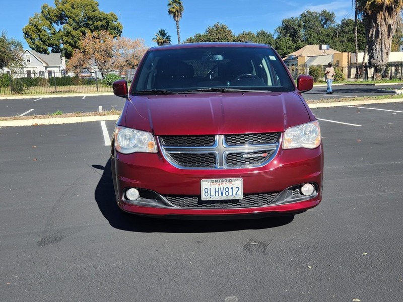 Dodge Grand Caravan Vehicle Full-screen Gallery Image 09