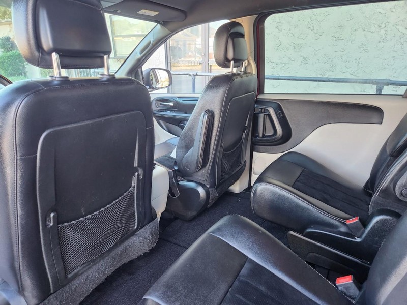 Dodge Grand Caravan Vehicle Full-screen Gallery Image 16