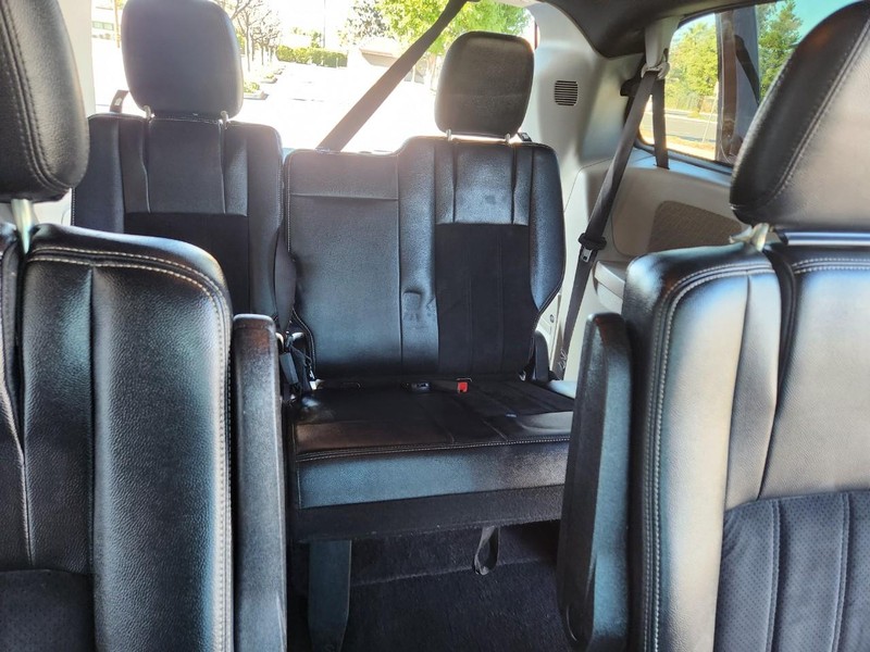 Dodge Grand Caravan Vehicle Full-screen Gallery Image 20