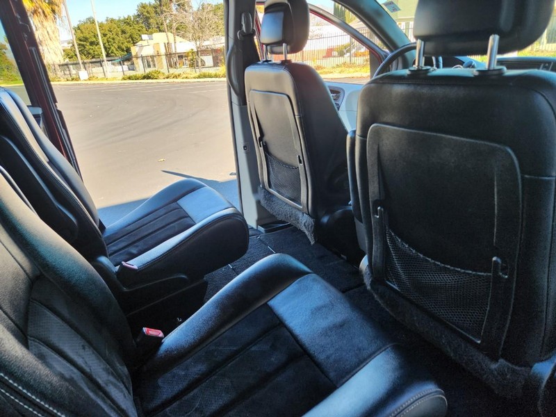 Dodge Grand Caravan Vehicle Full-screen Gallery Image 21